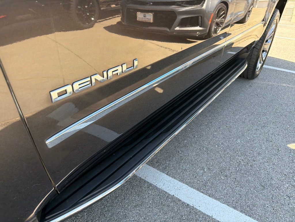 Used 2017 GMC Yukon XL Denali w/ Open Road Package AWD/4WD image 2