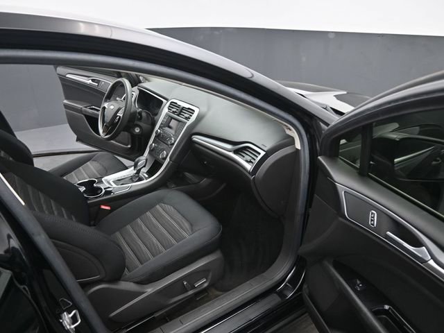 Used 2016 Ford Fusion SE w/ SE Cold Weather Package image 17