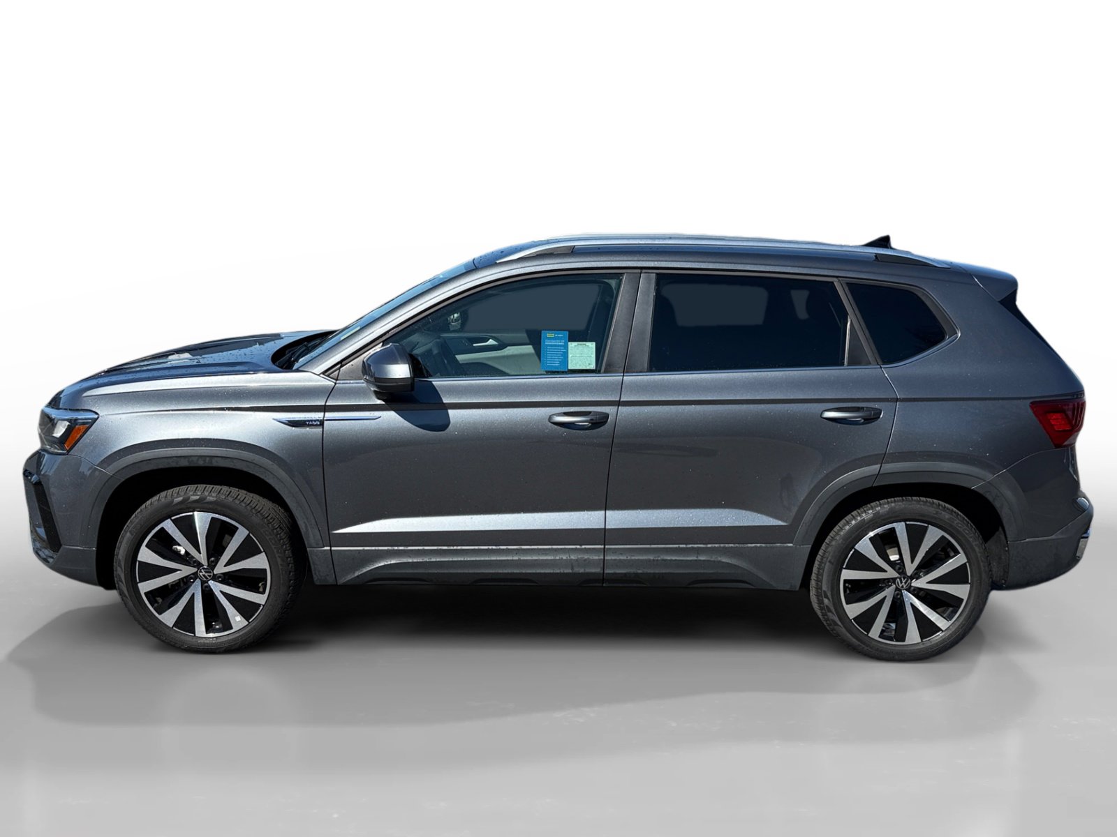 Used 2022 Volkswagen Taos SE image 2