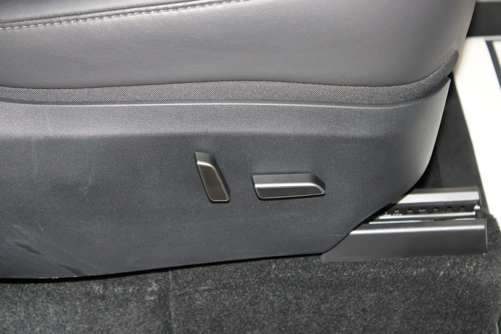 Used 2024 Tesla Model Y Long Range image 26