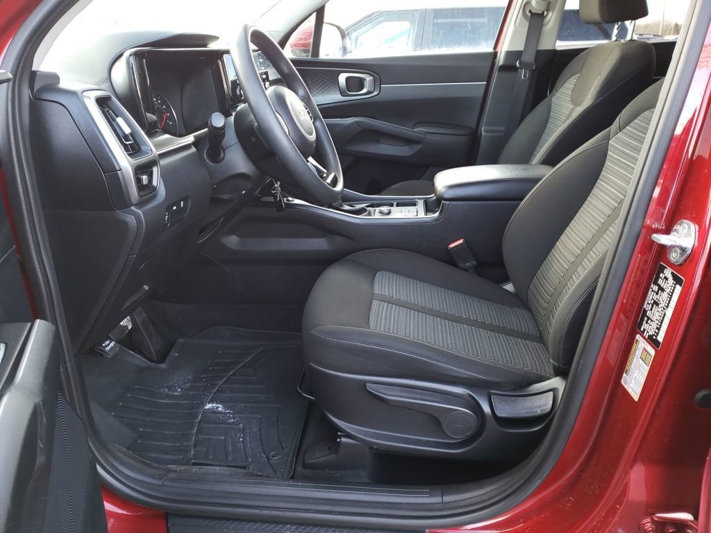 Used 2022 Kia Sorento LX image 12