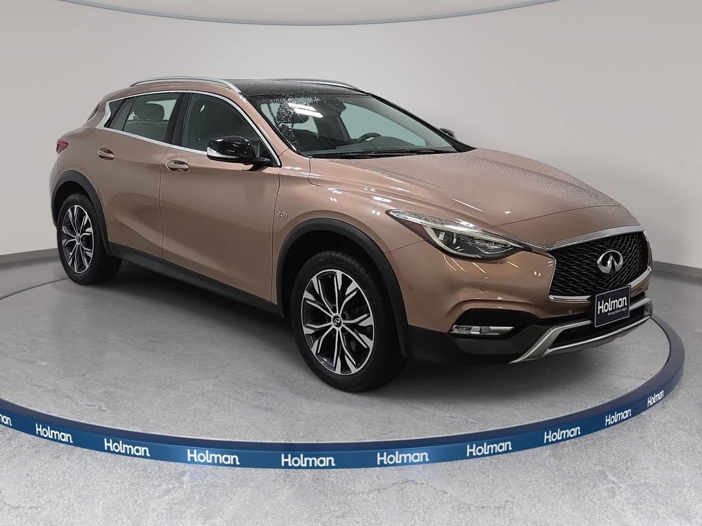 Used 2017 INFINITI QX30 Premium w/ Navigation Package AWD/4WD image 4