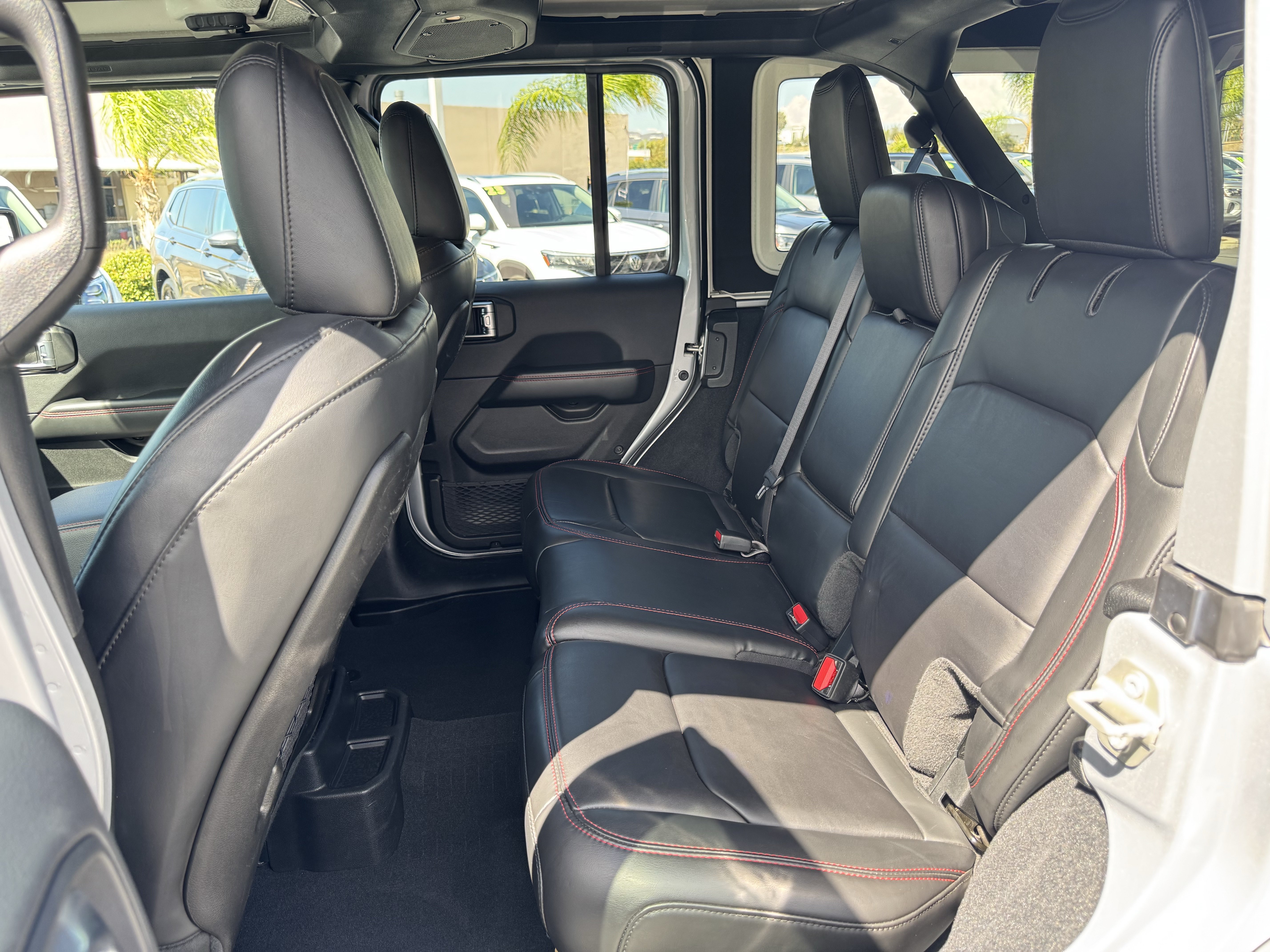 Used 2024 Jeep Wrangler Unlimited Rubicon AWD/4WD image 35