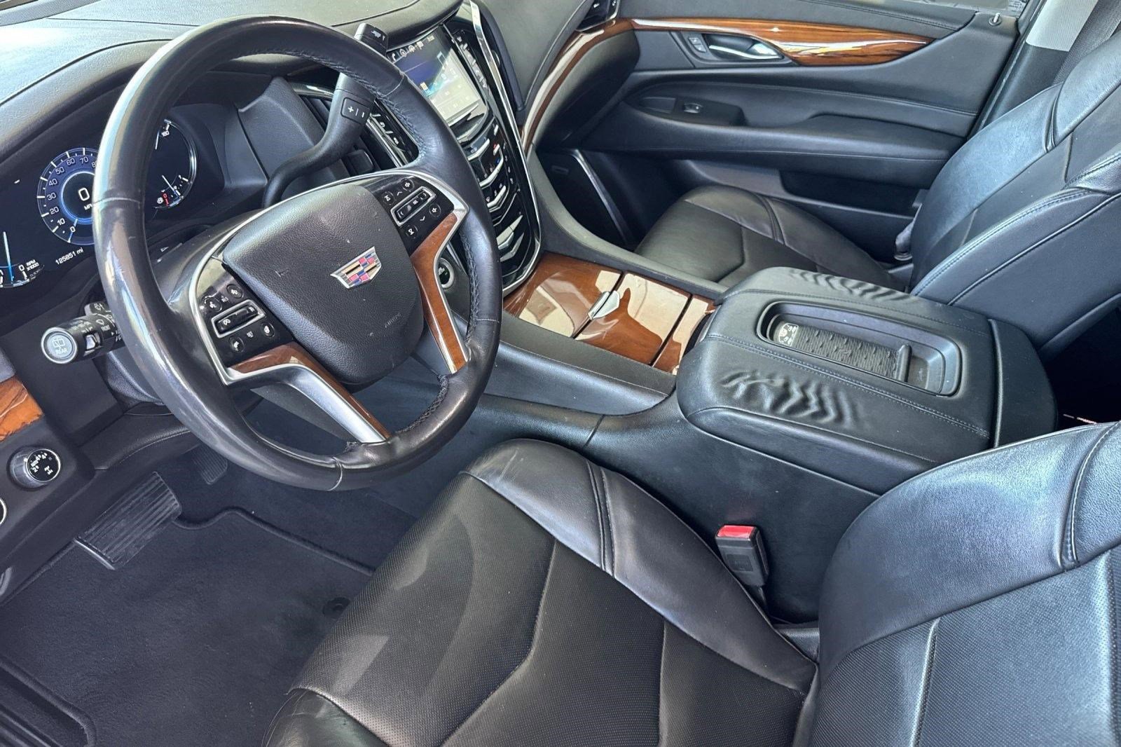 Used 2017 Cadillac Escalade Premium Luxury image 4