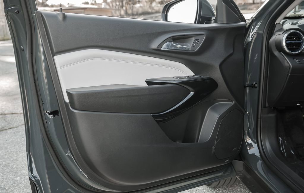 New 2026 Chevrolet Trax LT w/ Driver Confidence Package FWD image 29