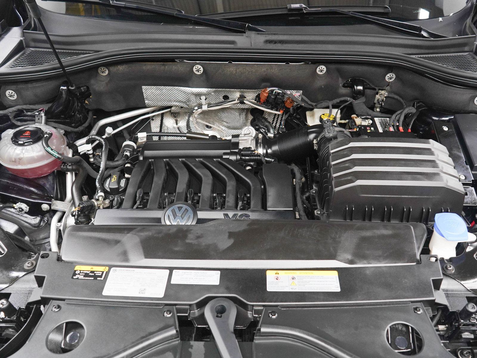 Used 2023 Volkswagen Atlas Cross Sport SEL Premium R-Line AWD/4WD image 32