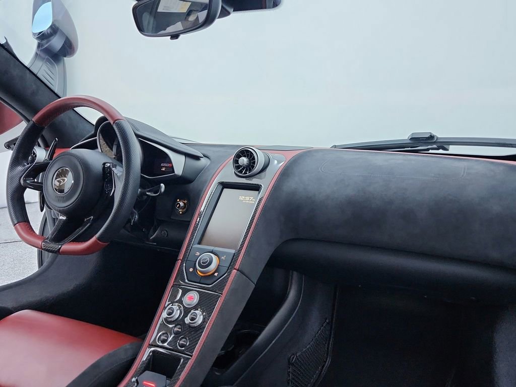 Used 2015 McLaren 650S Spider image 27