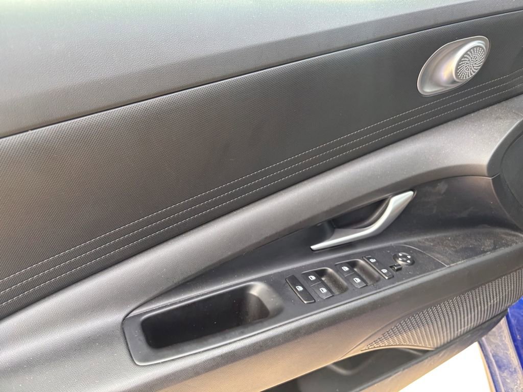 Used 2024 Hyundai Elantra SEL image 21
