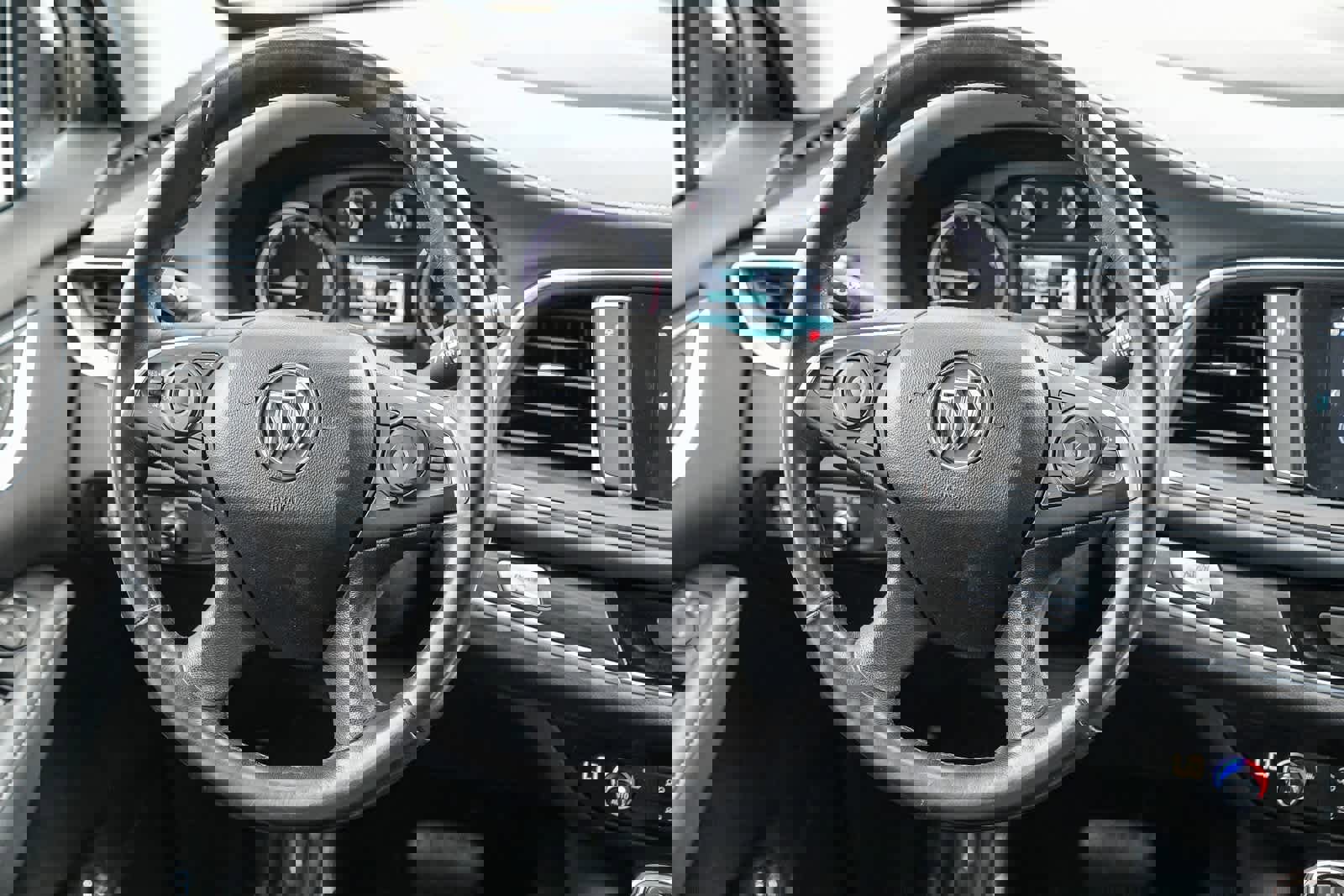 Used 2018 Buick Enclave Essence image 14