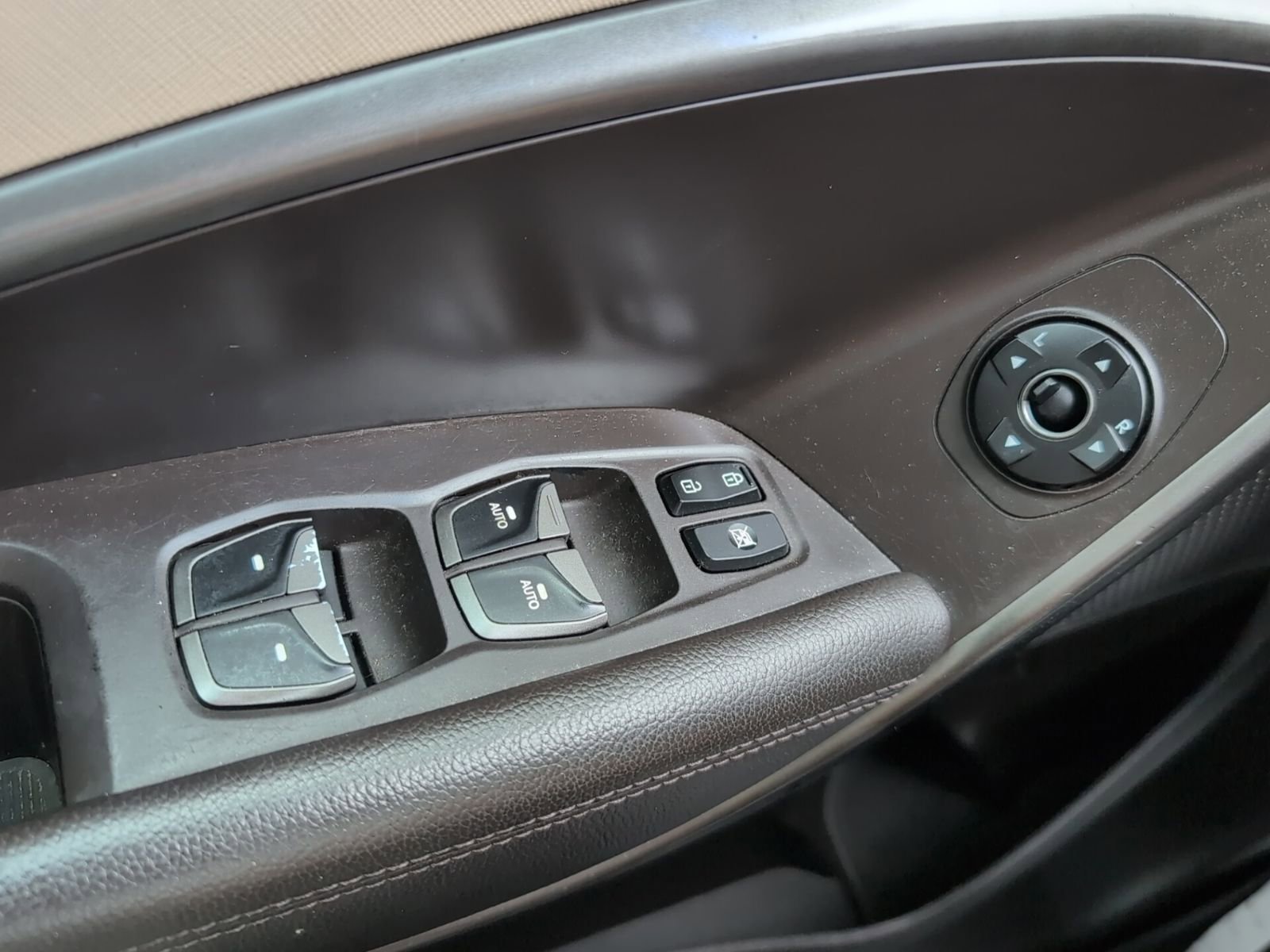 Used 2017 Hyundai Santa Fe SE image 16