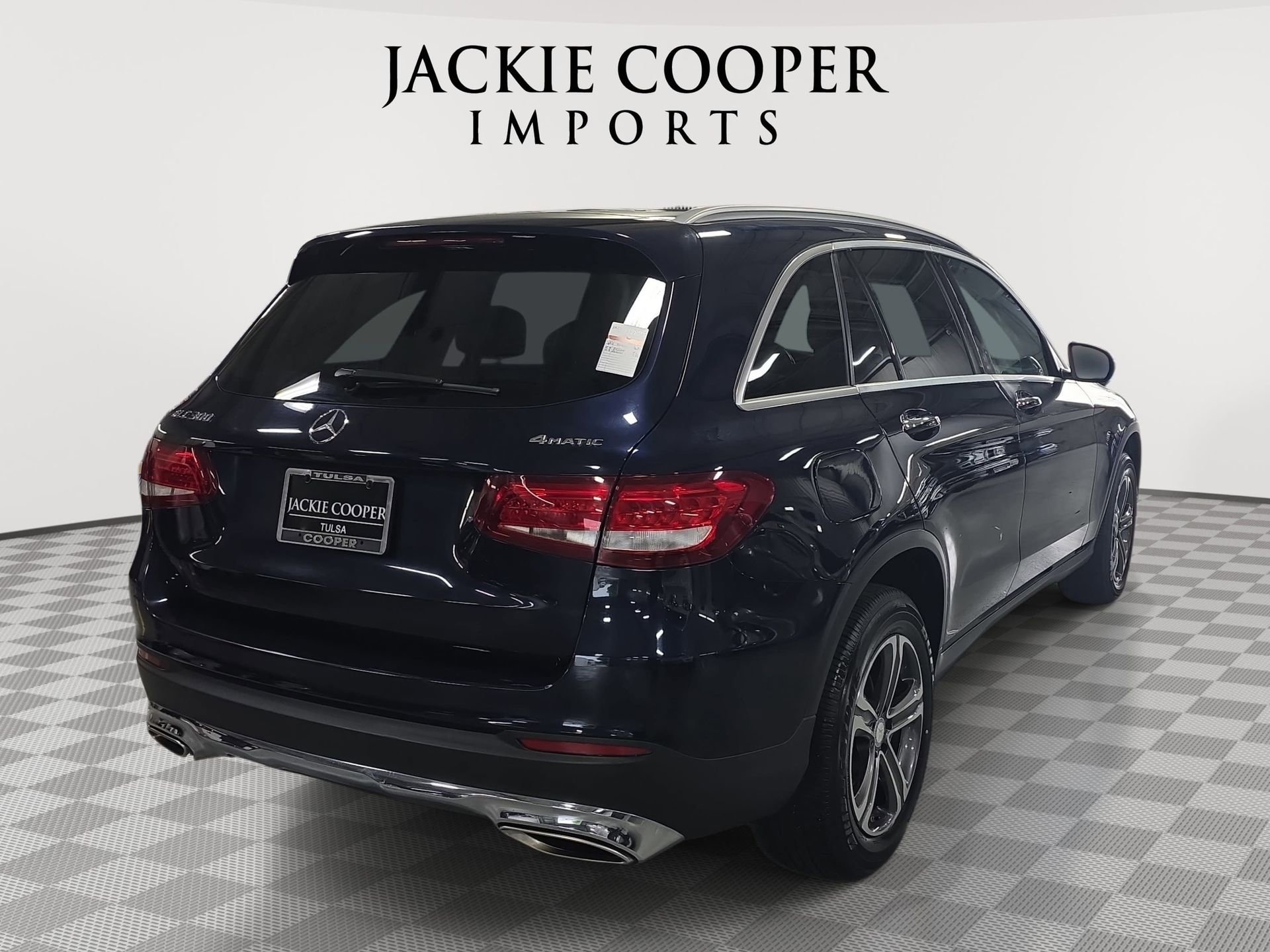 Used 2017 Mercedes-Benz GLC 300 4MATIC image 5