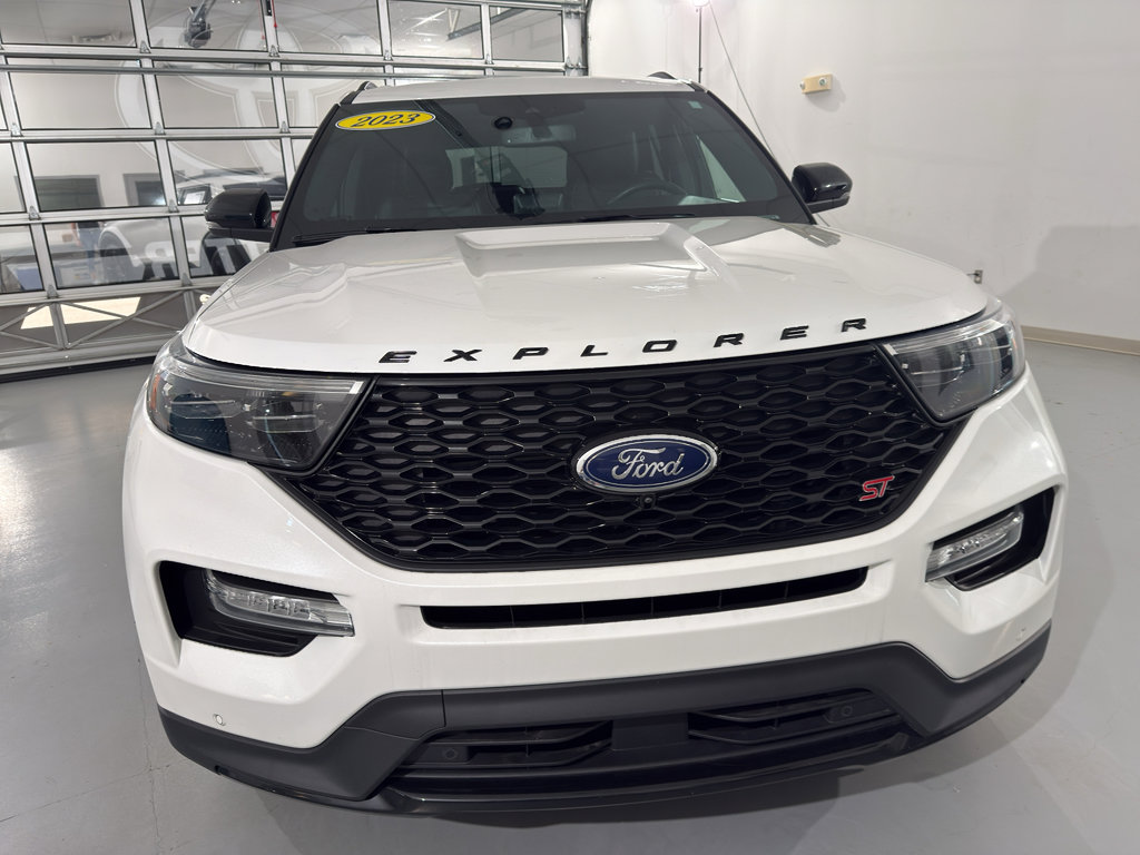 Used 2023 Ford Explorer ST w/ Equipment Group 401A image 2
