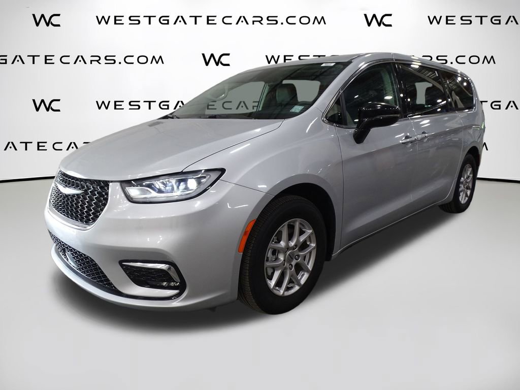 Used 2024 Chrysler Pacifica Touring-L