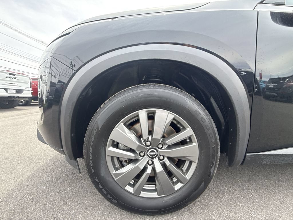 Used 2025 Nissan Pathfinder SV FWD image 10