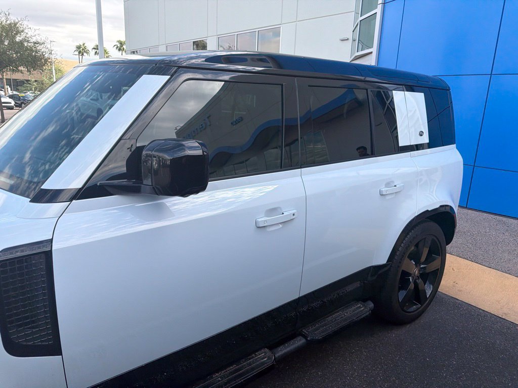 Used 2023 Land Rover Defender 110 V8 AWD/4WD image 5