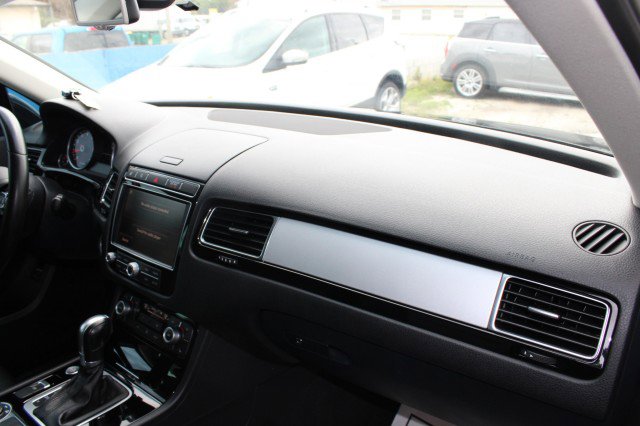 Used 2016 Volkswagen Touareg Sport AWD/4WD image 14