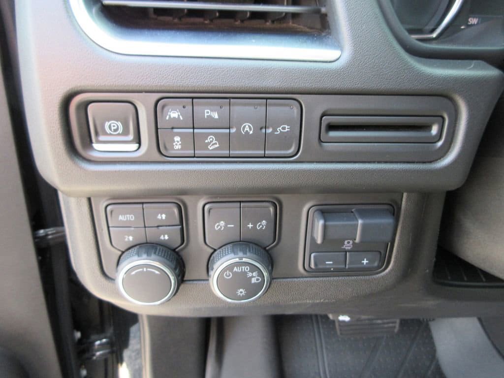 Used 2021 Chevrolet Tahoe Z71 w/ Z71 Signature Package image 26