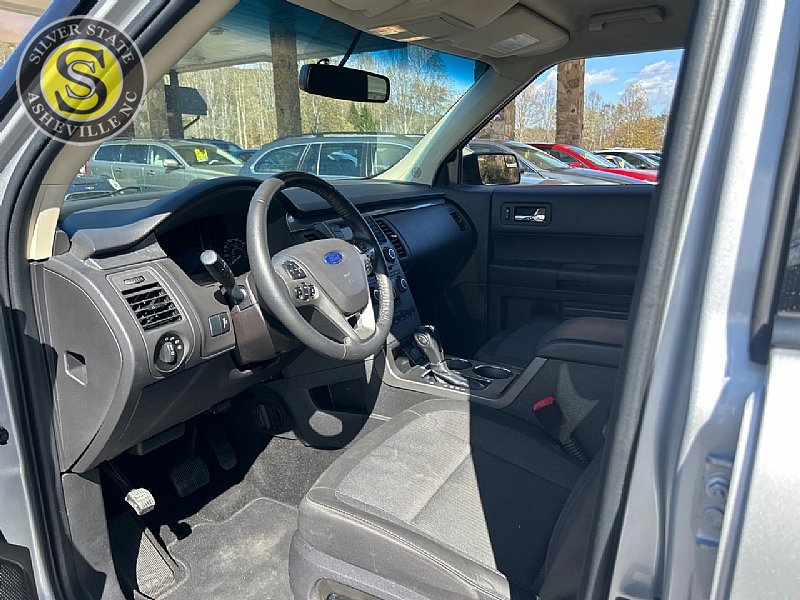 Used 2019 Ford Flex SE image 11