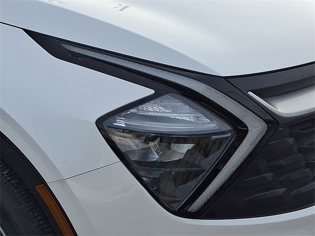 Used 2023 Kia Sportage LX image 9