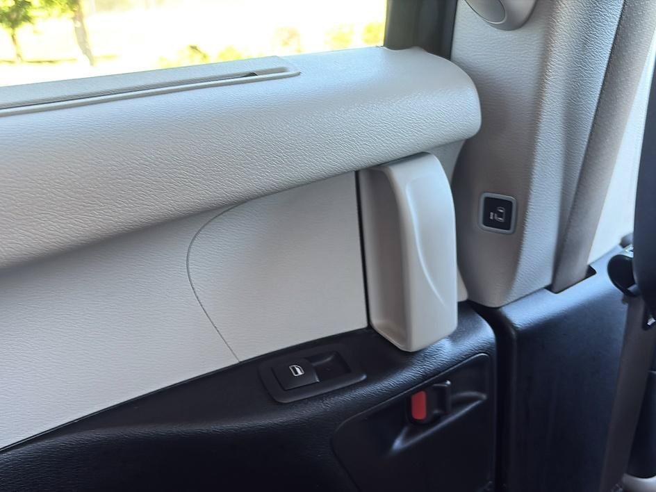 Used 2024 Chrysler Pacifica Touring-L FWD image 21