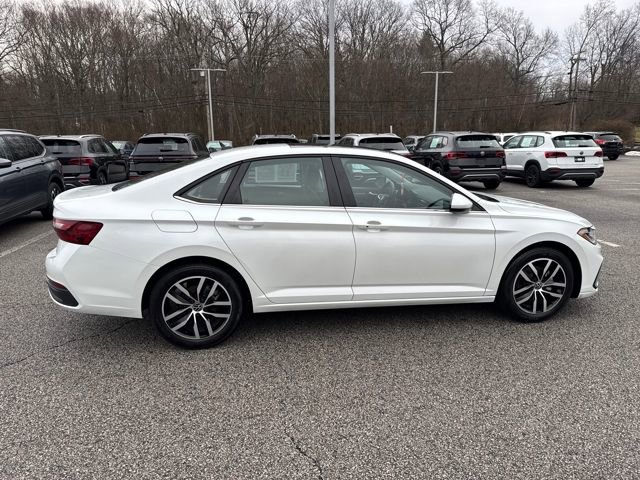 Certified 2025 Volkswagen Jetta SE w/ Sunroof Package image 10