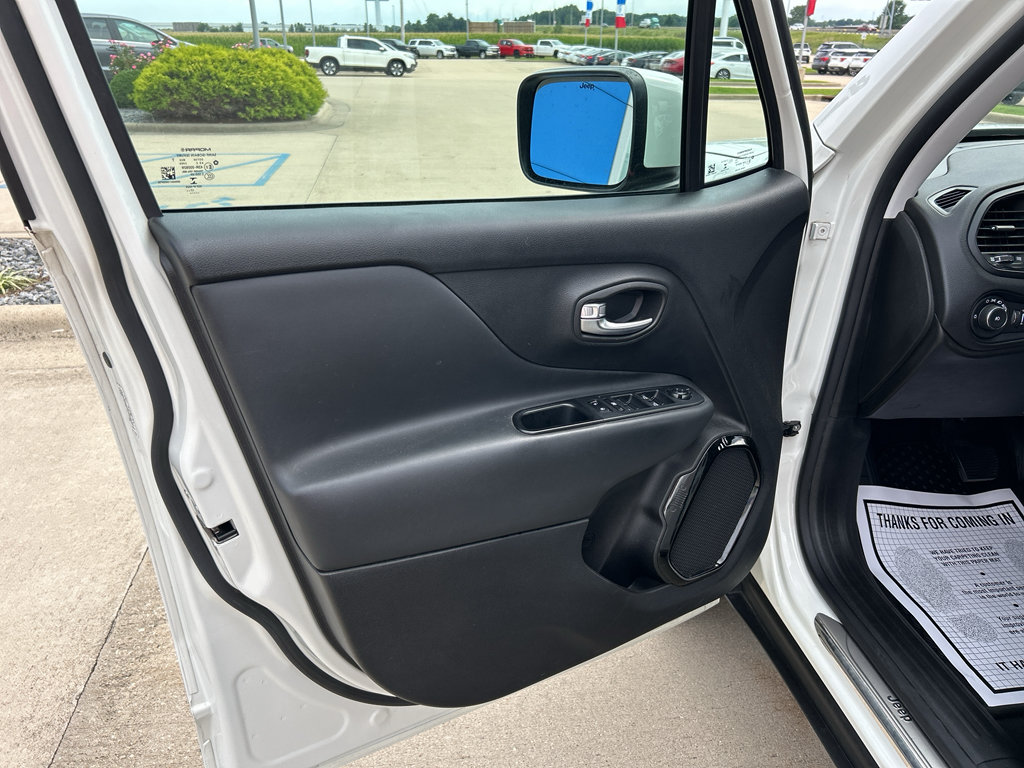 Used 2017 Jeep Renegade Altitude AWD/4WD image 12