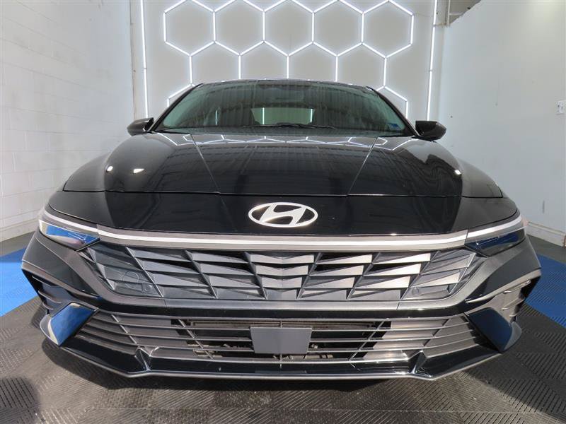 Used 2024 Hyundai Elantra SE FWD image 3