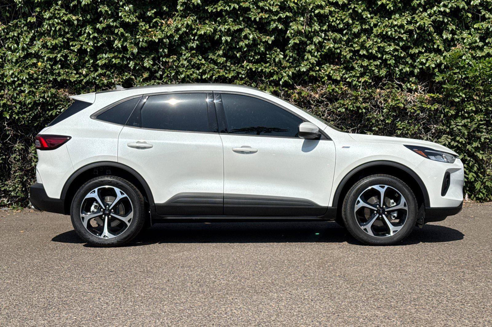 New 2025 Ford Escape ST-Line Select image 3