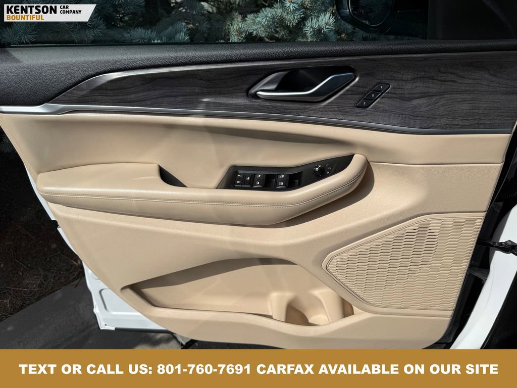 Used 2024 Jeep Grand Cherokee Limited image 22