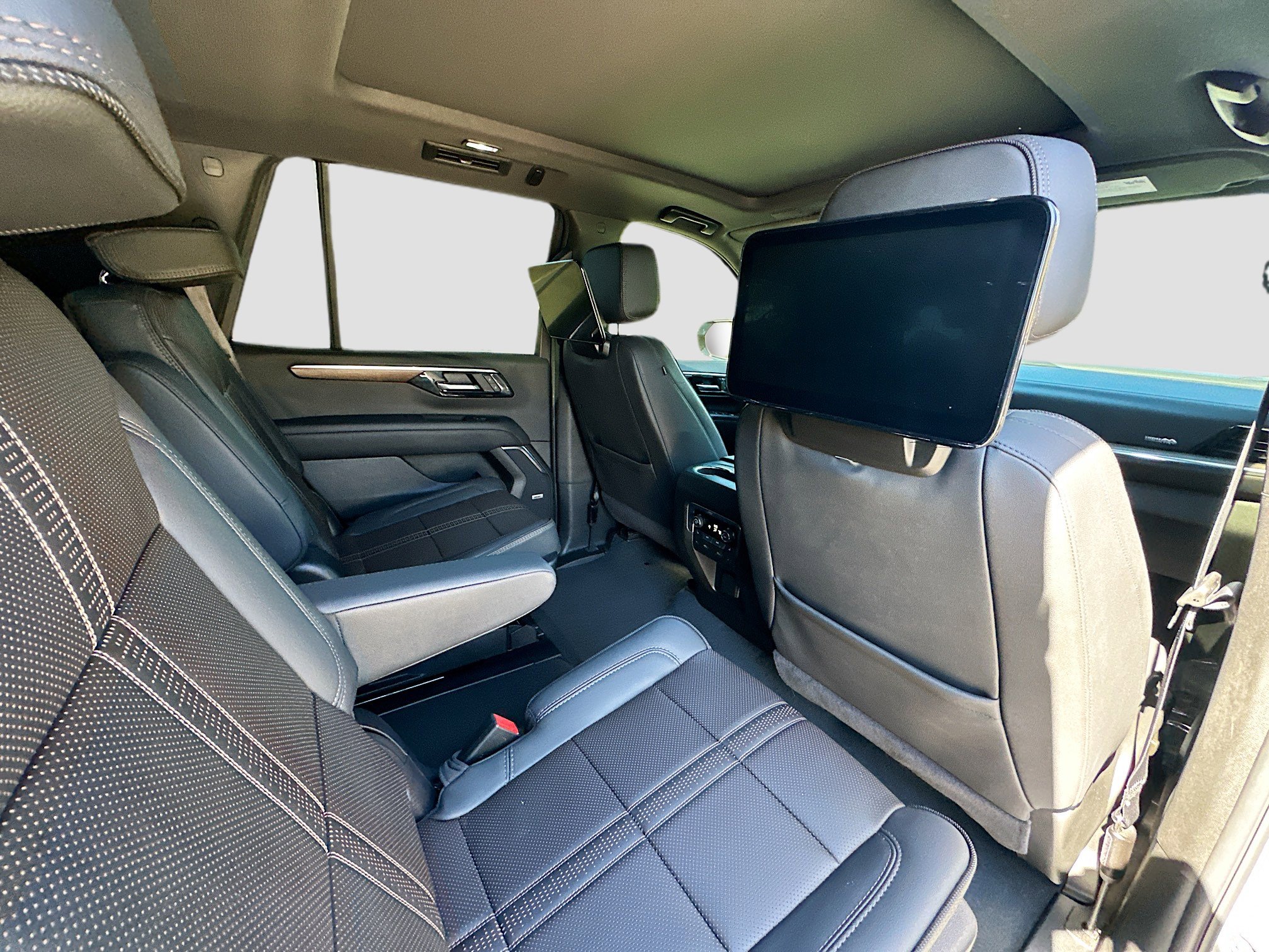 Used 2025 Chevrolet Tahoe High Country image 31