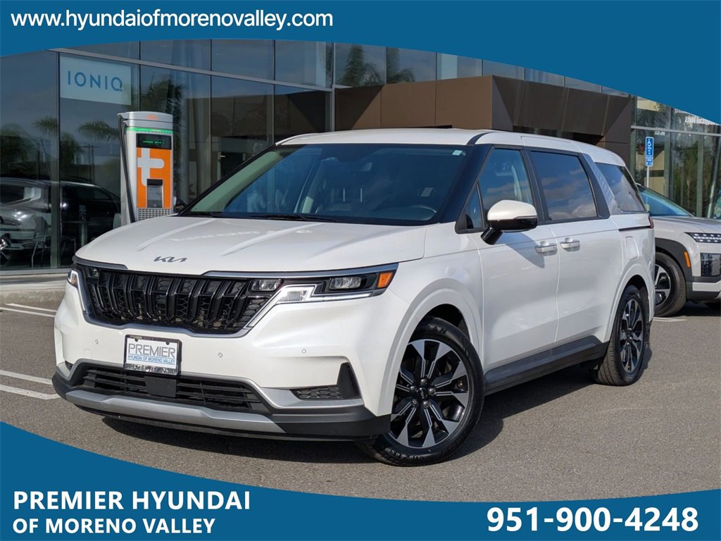 Used 2024 Kia Carnival EX image 2