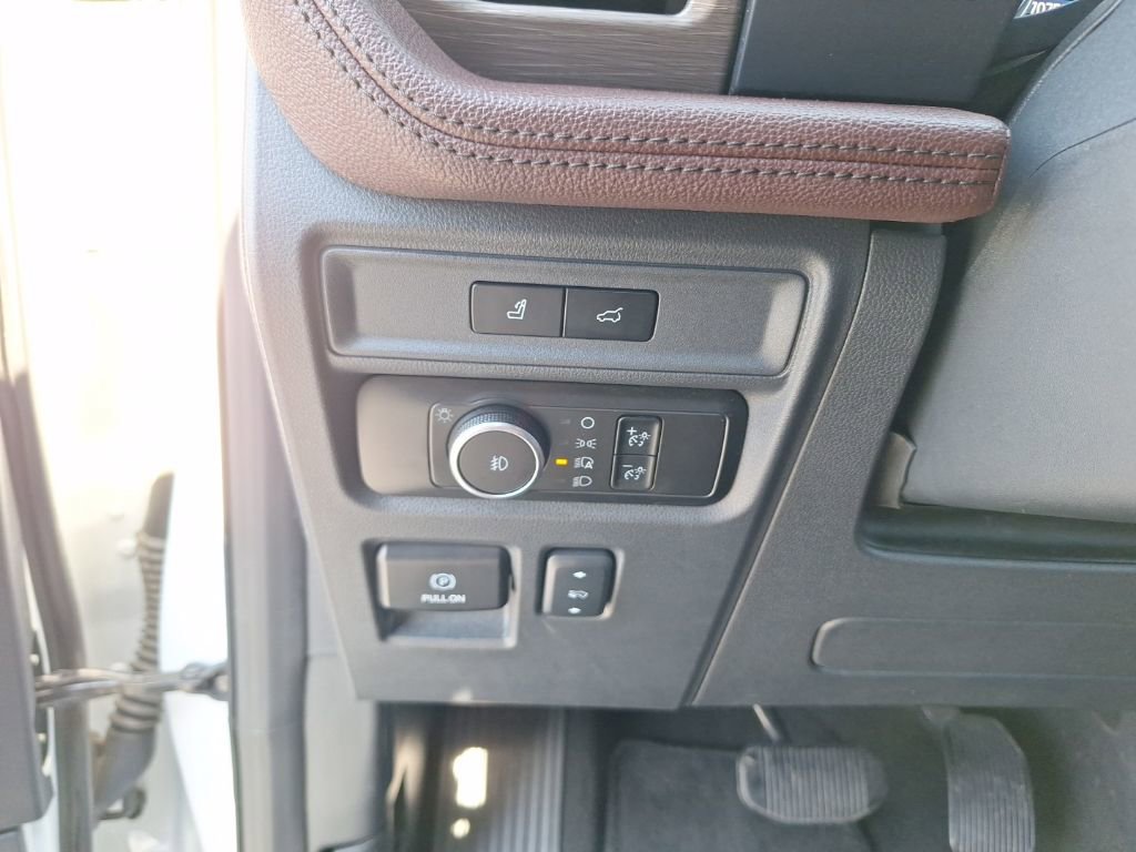 Used 2024 Ford Expedition Limited image 6