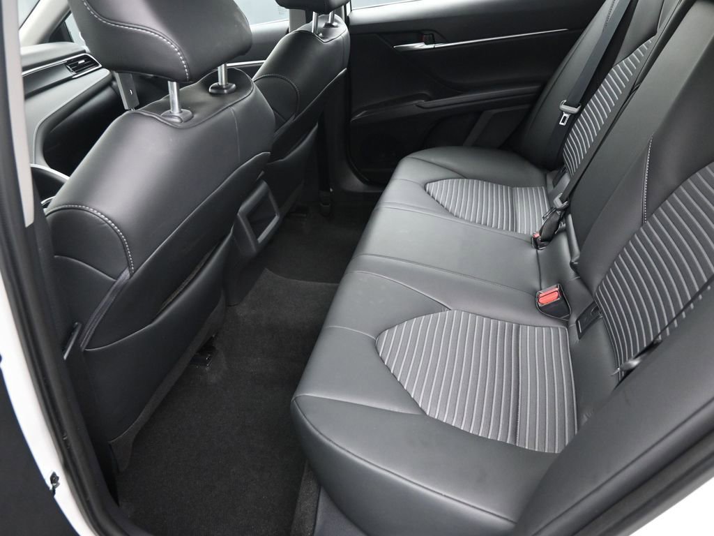 Used 2024 Toyota Camry SE image 14