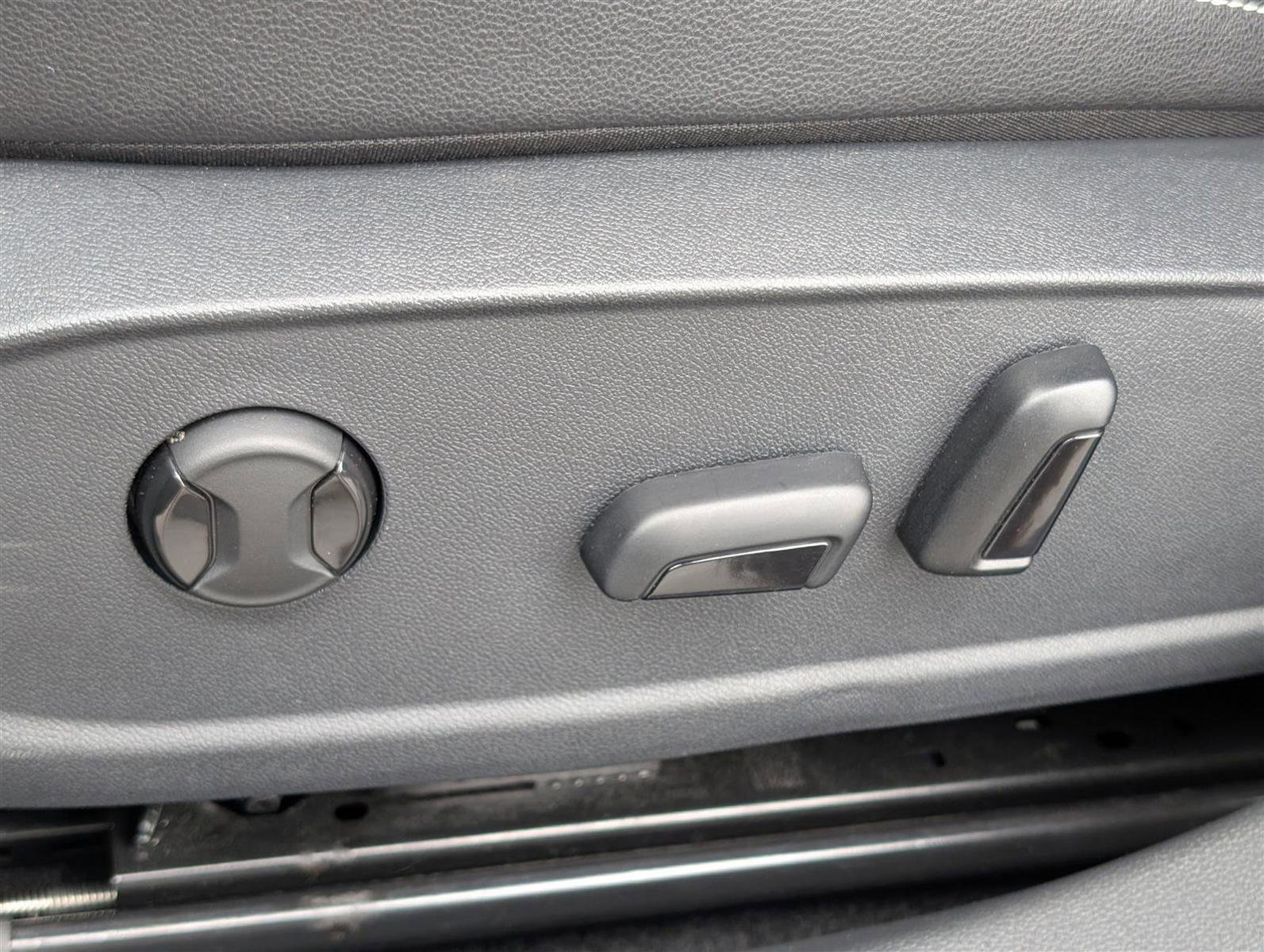 Used 2024 Volkswagen Jetta SE image 19