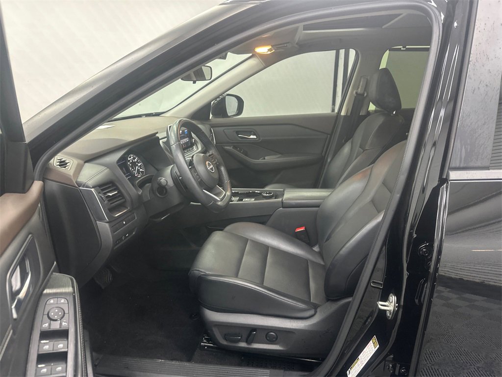 Used 2023 Nissan Rogue SV w/ SV Premium B Package image 9