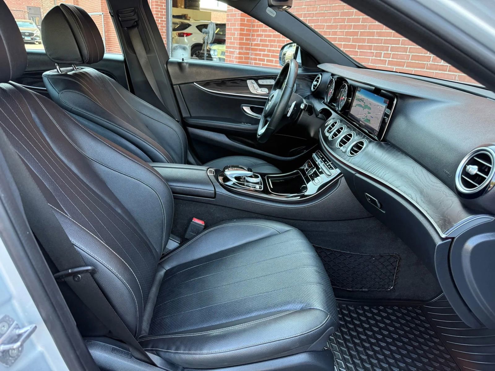 Used 2017 Mercedes-Benz E 300 4MATIC image 21