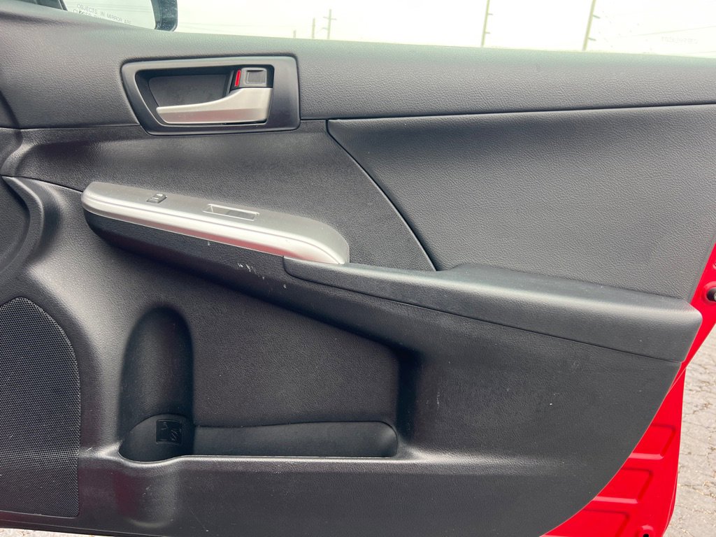 Used 2014 Toyota Camry L image 18
