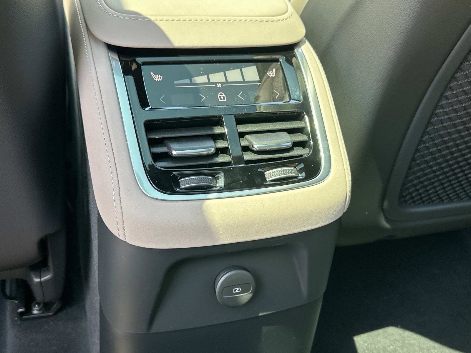 New 2026 Volvo XC90 T8 Plus image 10
