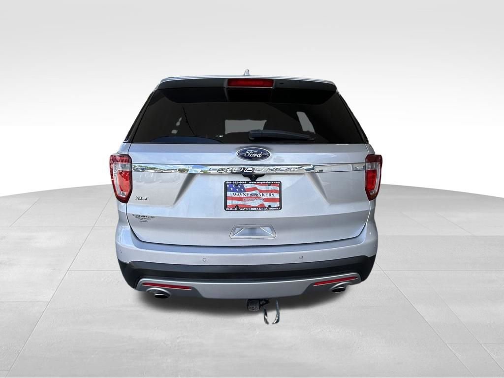 Used 2017 Ford Explorer XLT w/ Equipment Group 202A image 5