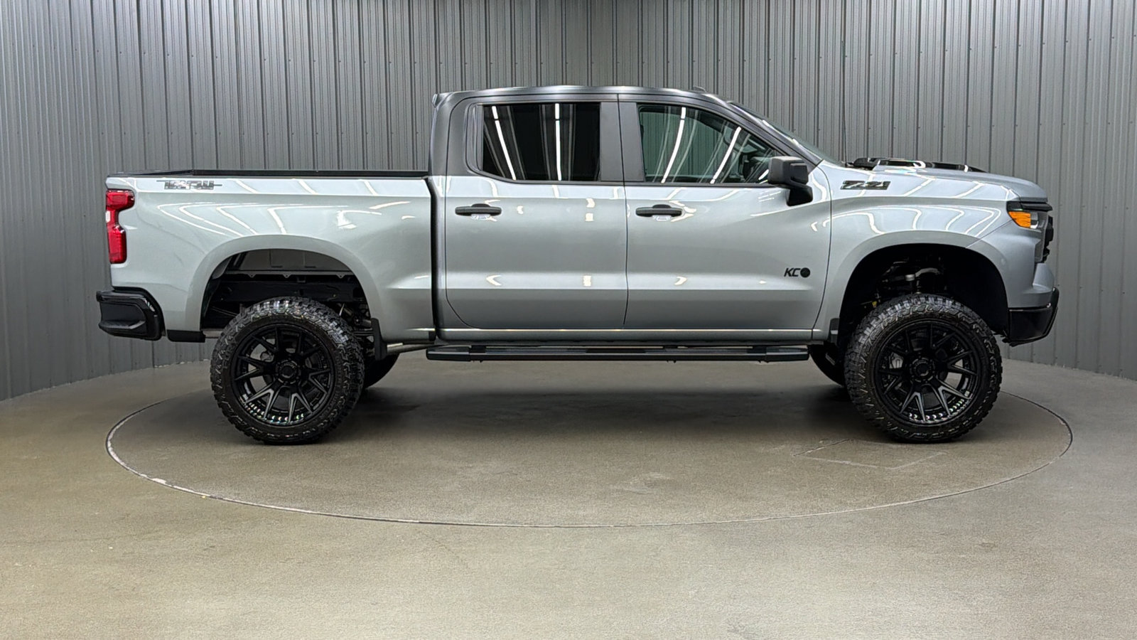 Used 2026 Chevrolet Silverado 1500 Custom Trail Boss w/ Dark Appearance Package AWD/4WD image 6