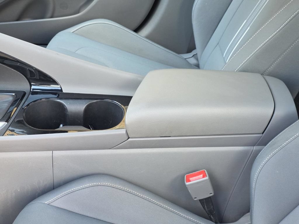 Used 2025 Hyundai Elantra SEL FWD image 8