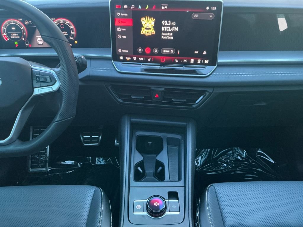 Used 2025 Volkswagen Tiguan SE R-Line image 11