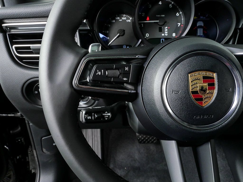 Certified 2026 Porsche Macan AWD/4WD image 10