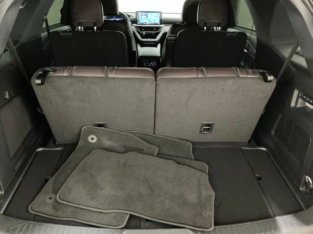Used 2025 Ford Explorer Platinum RWD image 18