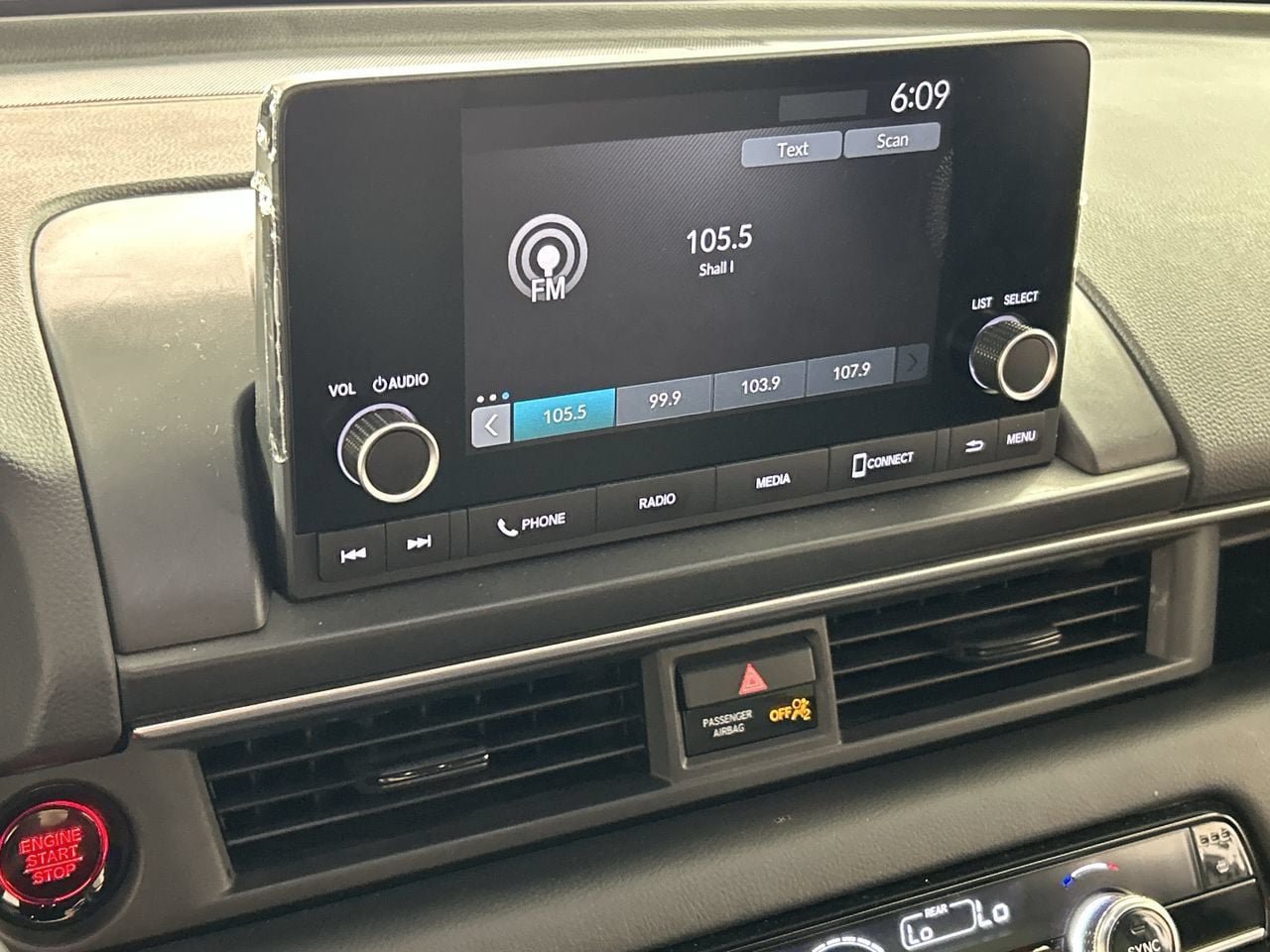 Used 2025 Honda Pilot Sport image 16
