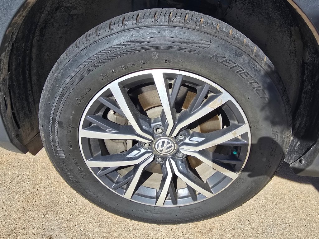Used 2020 Volkswagen Tiguan SEL AWD/4WD image 10