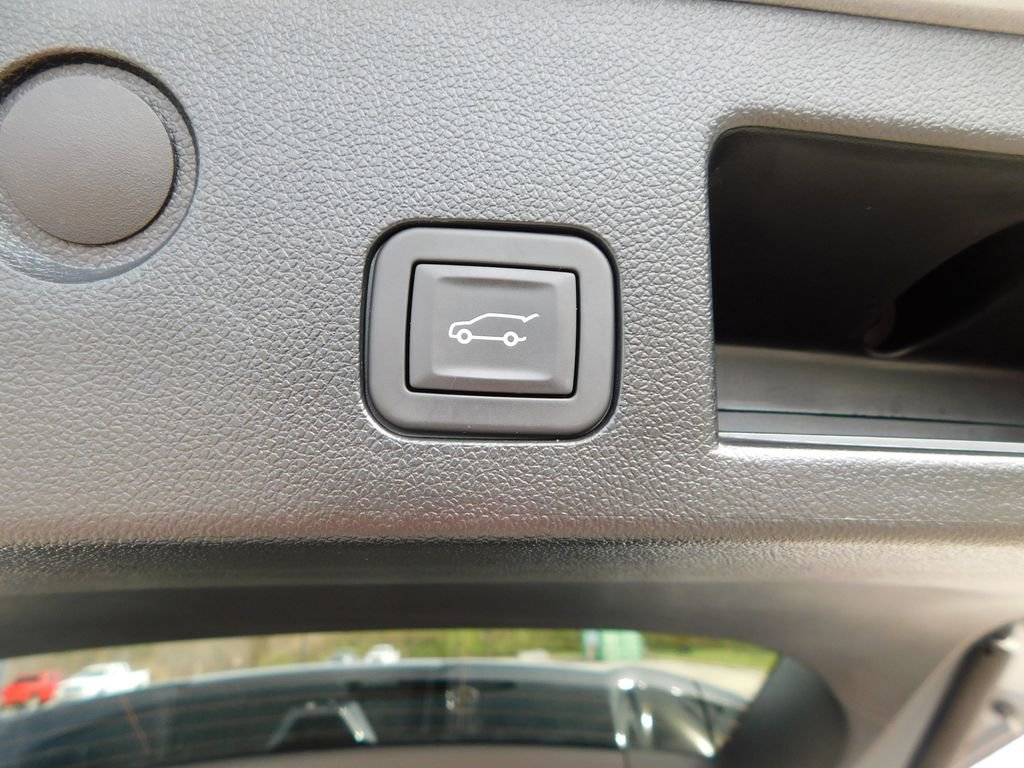 Used 2025 Chevrolet Equinox ACTIV w/ Safety and Technology Package image 22