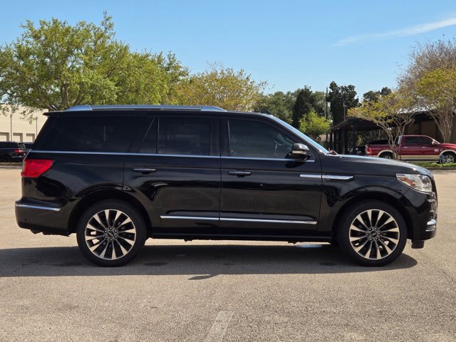 Used 2020 Lincoln Navigator Reserve image 4