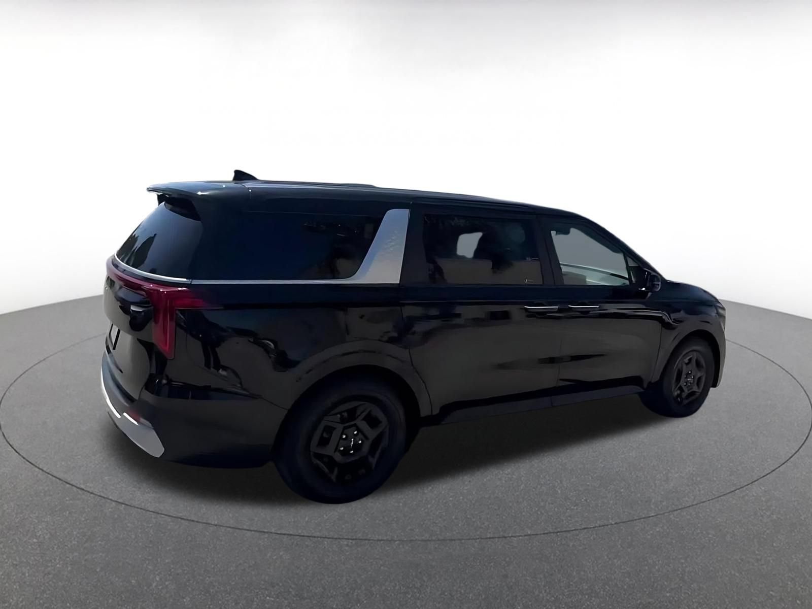 Used 2026 Kia Carnival FWD image 13