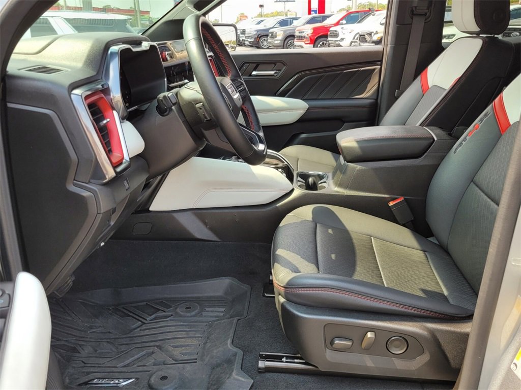 Certified 2024 GMC Canyon AT4X image 3